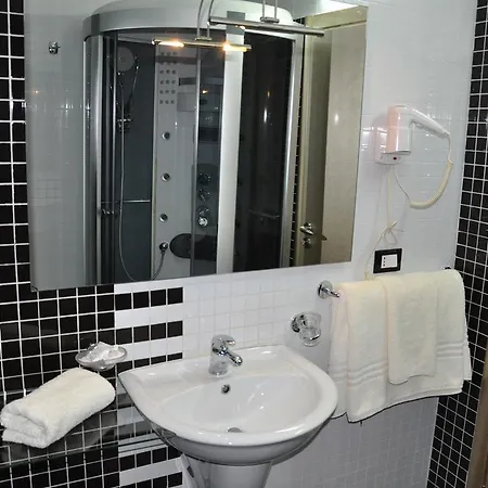 Отель Ambasador Влёра